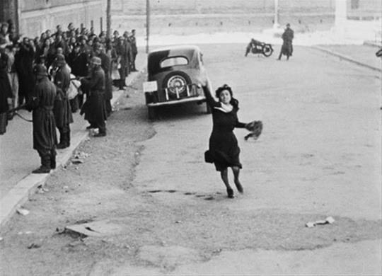 <a href='http://www.16ottobre1943.it/it/film.aspx'>Film</a> Archivio dettagliato dei film che hanno trattato, in modo diverso, della deportazione degli ebrei romani avvenuta il 16 ottobre 1943.